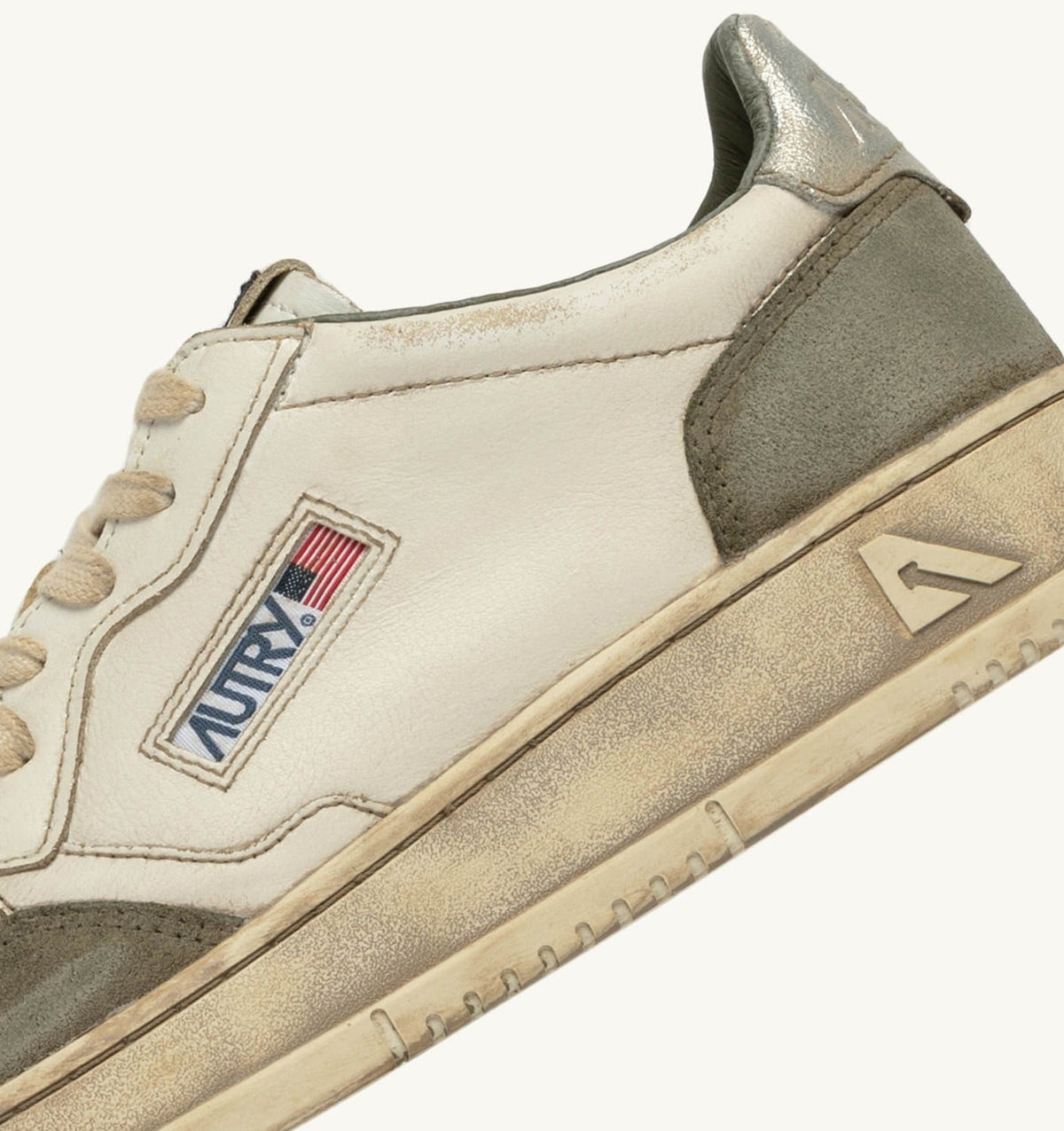 AUTRY Man MEDALIST LOW SUPER VINTAGE SNEAKERS IN WHITE AND SILVER LEATHER AND LIZARD SUEDE