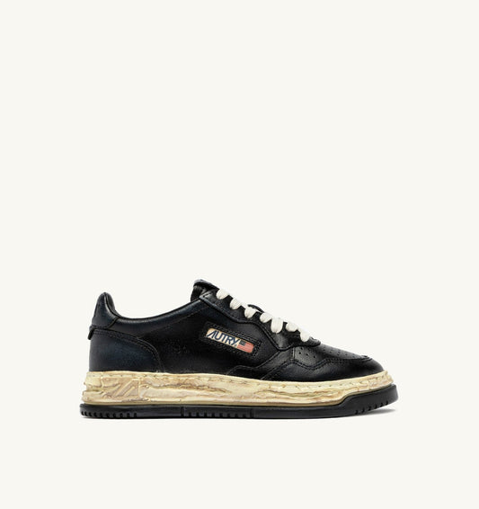 AUTRY Man MEDALIST LOW SUPER VINTAGE 'Autry x Maison MIHARA YASUHIRO General Scale.' SNEAKERS IN BLACK LEATHER