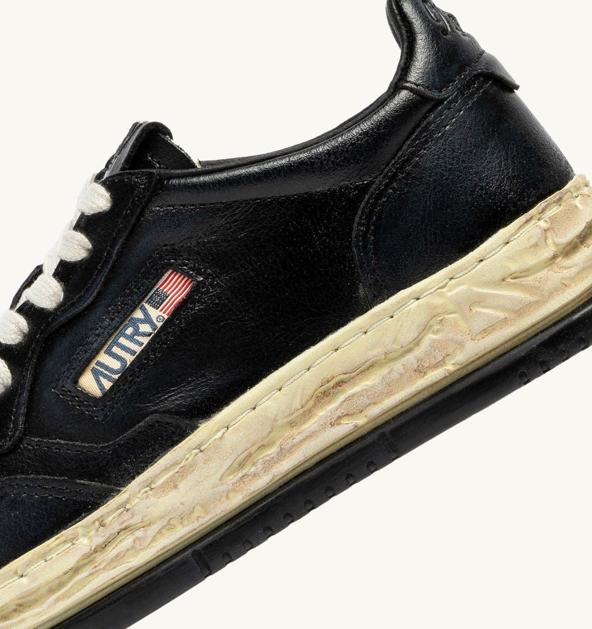 AUTRY Man MEDALIST LOW SUPER VINTAGE 'Autry x Maison MIHARA YASUHIRO General Scale.' SNEAKERS IN BLACK LEATHER