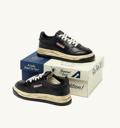 AUTRY Man MEDALIST LOW SUPER VINTAGE 'Autry x Maison MIHARA YASUHIRO General Scale.' SNEAKERS IN BLACK LEATHER