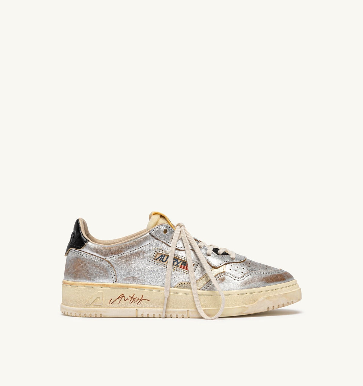 AUTRY Woman MEDALIST LOW SUPER VINTAGE SNEAKERS IN SILVER, PLATINUM AND BLACK LEATHER