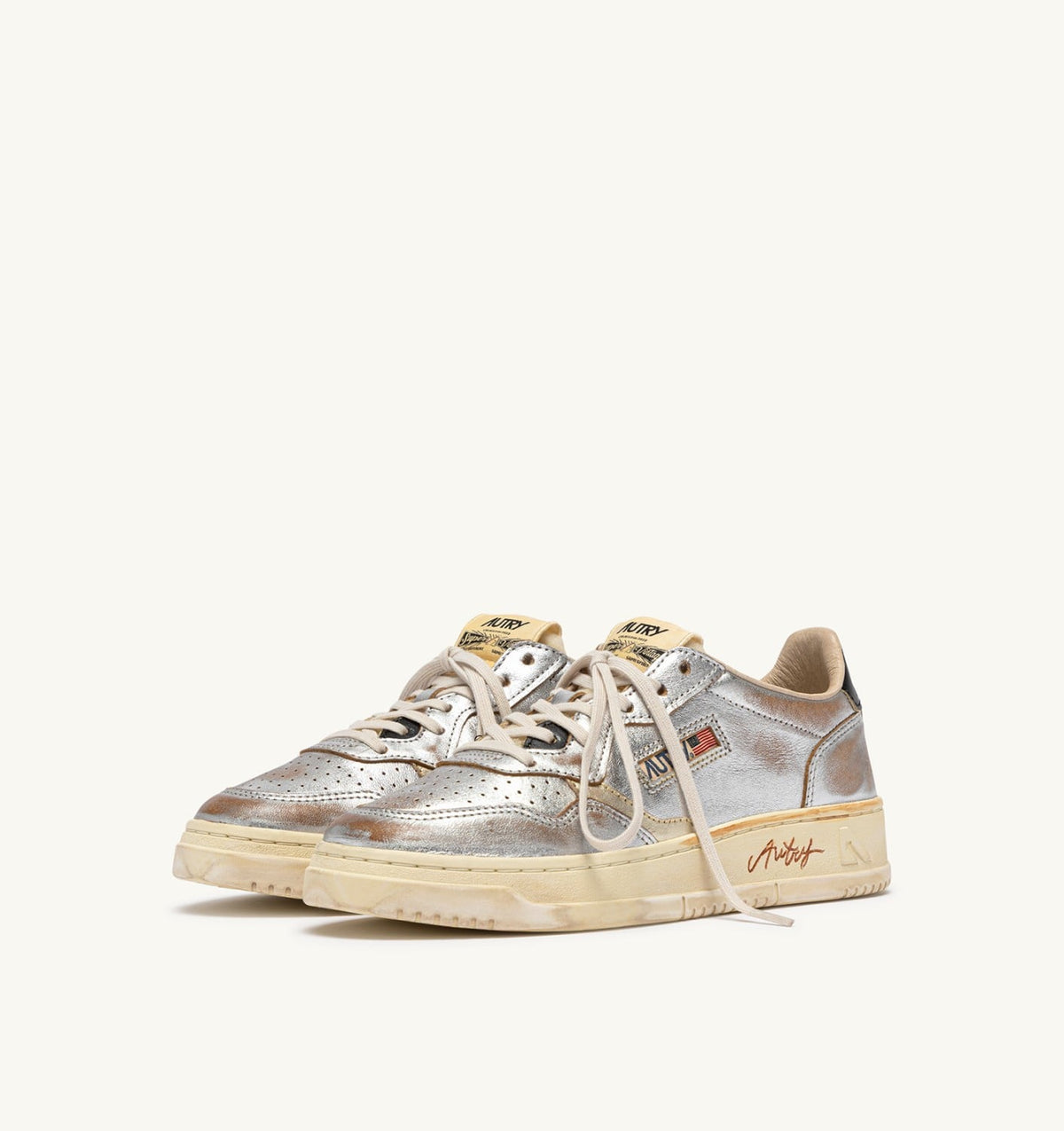 AUTRY Woman MEDALIST LOW SUPER VINTAGE SNEAKERS IN SILVER, PLATINUM AND BLACK LEATHER