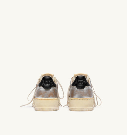 AUTRY Woman MEDALIST LOW SUPER VINTAGE SNEAKERS IN SILVER, PLATINUM AND BLACK LEATHER