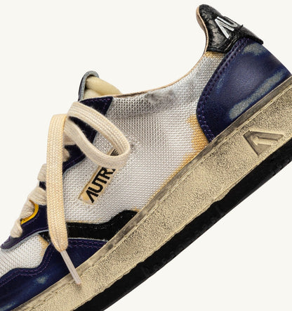 AUTRY Woman MEDALIST LOW SUPER VINTAGE SNEAKERS IN WHITE AND TANZANITE LEATHER AND DRAGON MESH