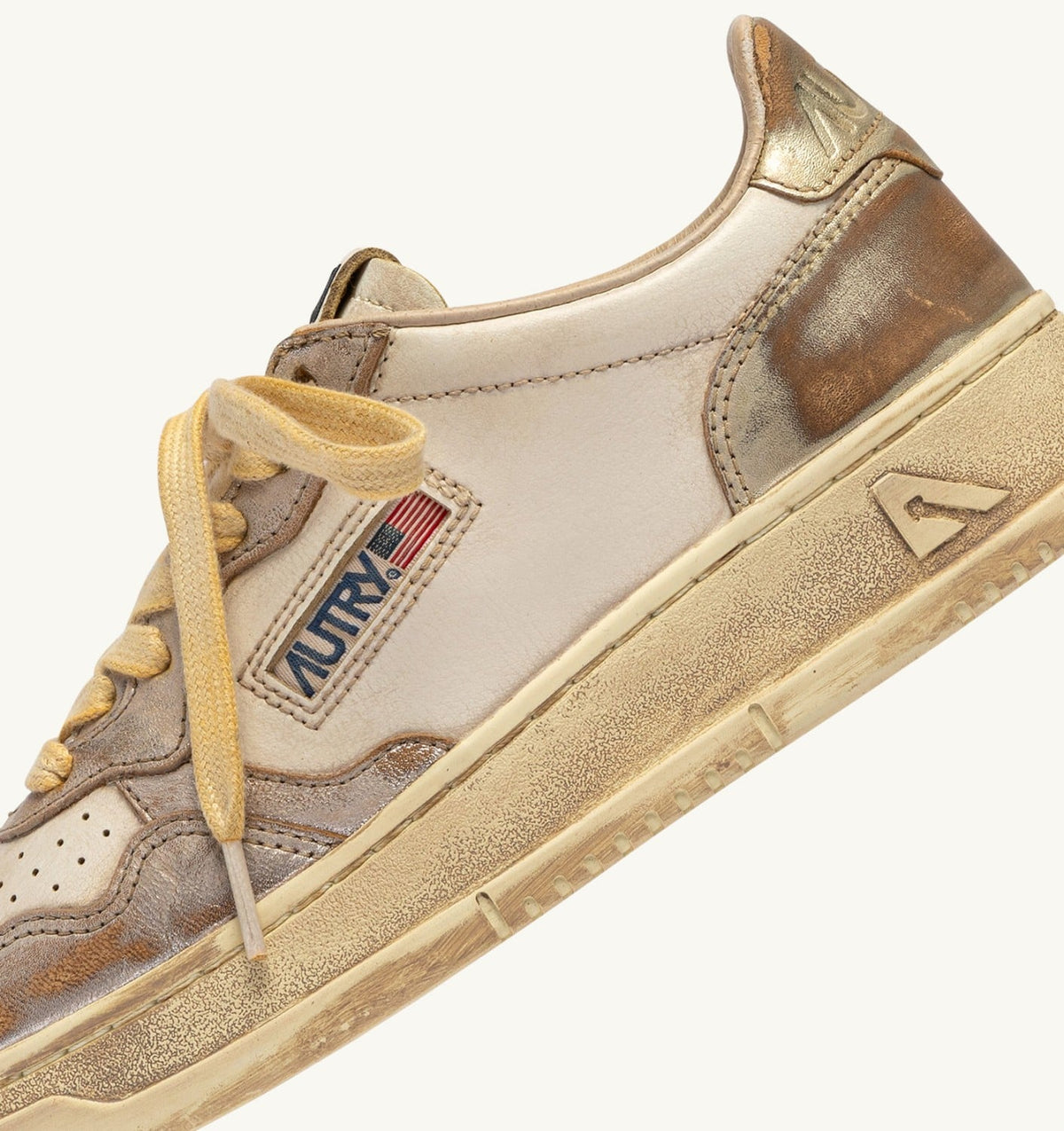 AUTRY Woman MEDALIST LOW SUPER VINTAGE SNEAKERS IN SILVER AND PLATINUM LEATHER