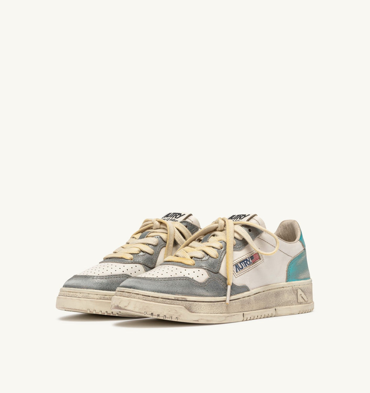 AUTRY Woman MEDALIST LOW SUPER VINTAGE SNEAKERS IN ASH AND SEA LEATHER