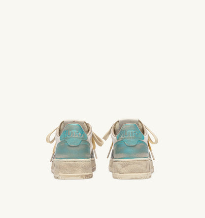 AUTRY Woman MEDALIST LOW SUPER VINTAGE SNEAKERS IN ASH AND SEA LEATHER