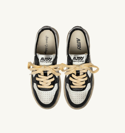 AUTRY Woman MEDALIST LOW SUPER VINTAGE SNEAKERS LOW IN WHITE BLACK AND SILVER LEATHER