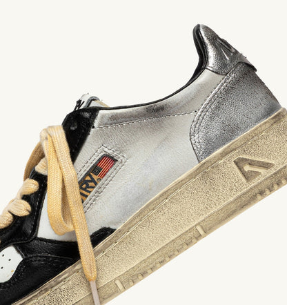 AUTRY Woman MEDALIST LOW SUPER VINTAGE SNEAKERS LOW IN WHITE BLACK AND SILVER LEATHER