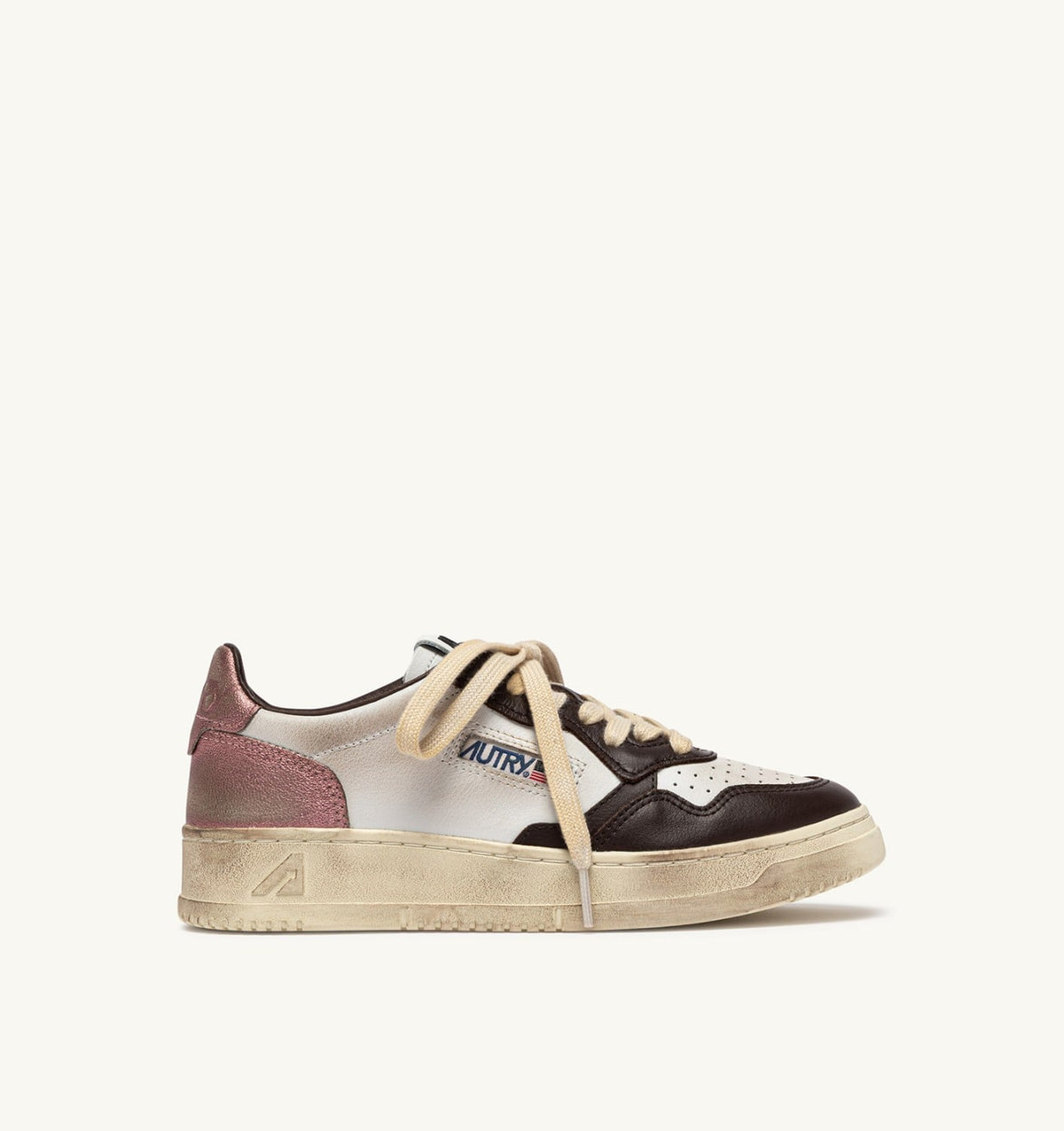 AUTRY Woman MEDALIST LOW SUPER VINTAGE SNEAKERS IN WHITE, PEONY AND HOT FUDGE LEATHER