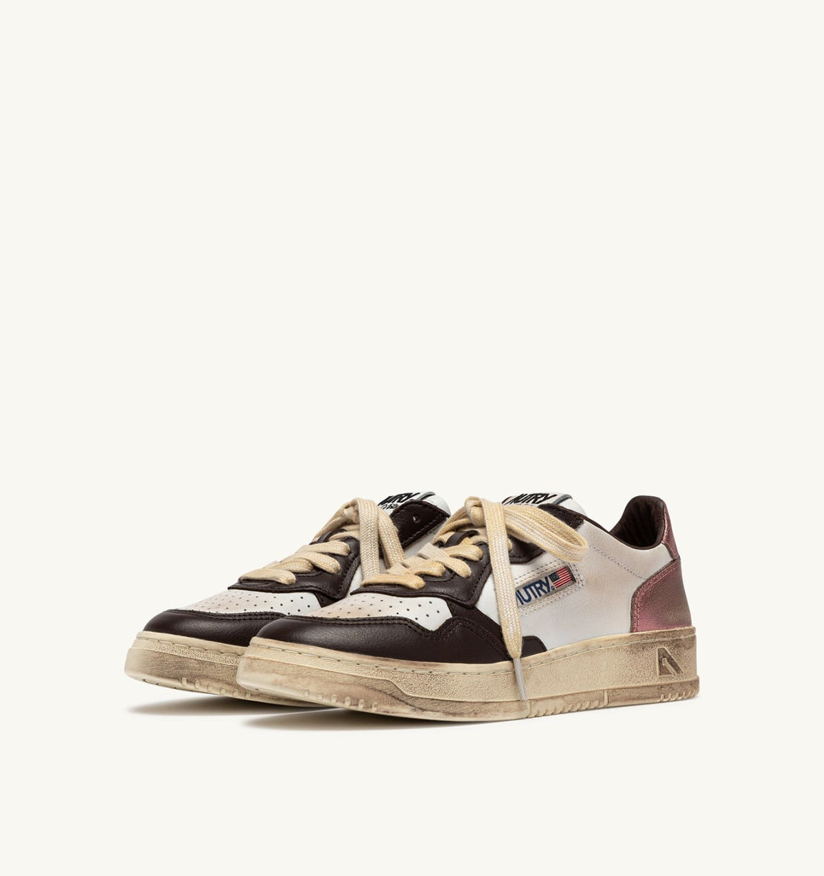 AUTRY Woman MEDALIST LOW SUPER VINTAGE SNEAKERS IN WHITE, PEONY AND HOT FUDGE LEATHER