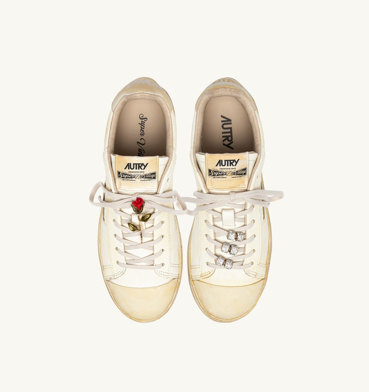 AUTRY Woman DALLAS LOW SUPER VINTAGE SNEAKERS IN MARSHMALLOW LEATHER WITH CHARM