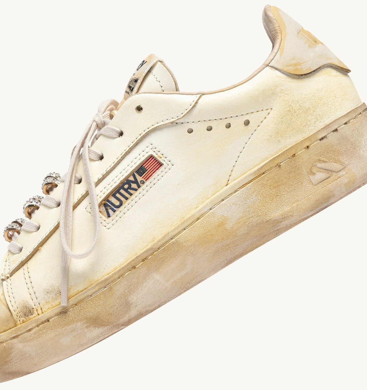 AUTRY Woman DALLAS LOW SUPER VINTAGE SNEAKERS IN MARSHMALLOW LEATHER WITH CHARM