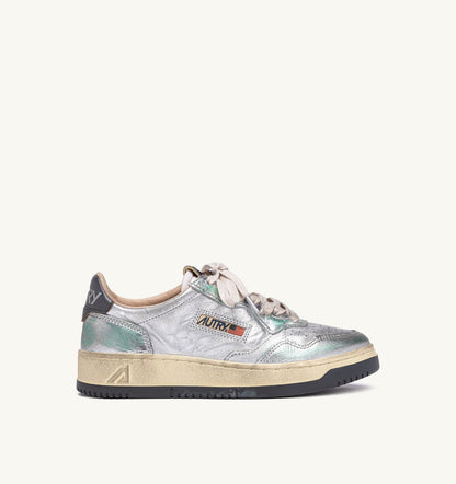AUTRY Woman MEDALIST LOW SNEAKERS SUPER VINTAGE IN SILVER TONE METALIZED LEATHER