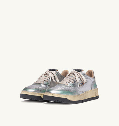AUTRY Woman MEDALIST LOW SNEAKERS SUPER VINTAGE IN SILVER TONE METALIZED LEATHER