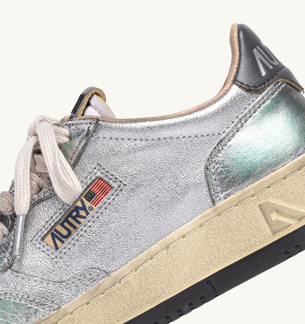 AUTRY Woman MEDALIST LOW SNEAKERS SUPER VINTAGE IN SILVER TONE METALIZED LEATHER