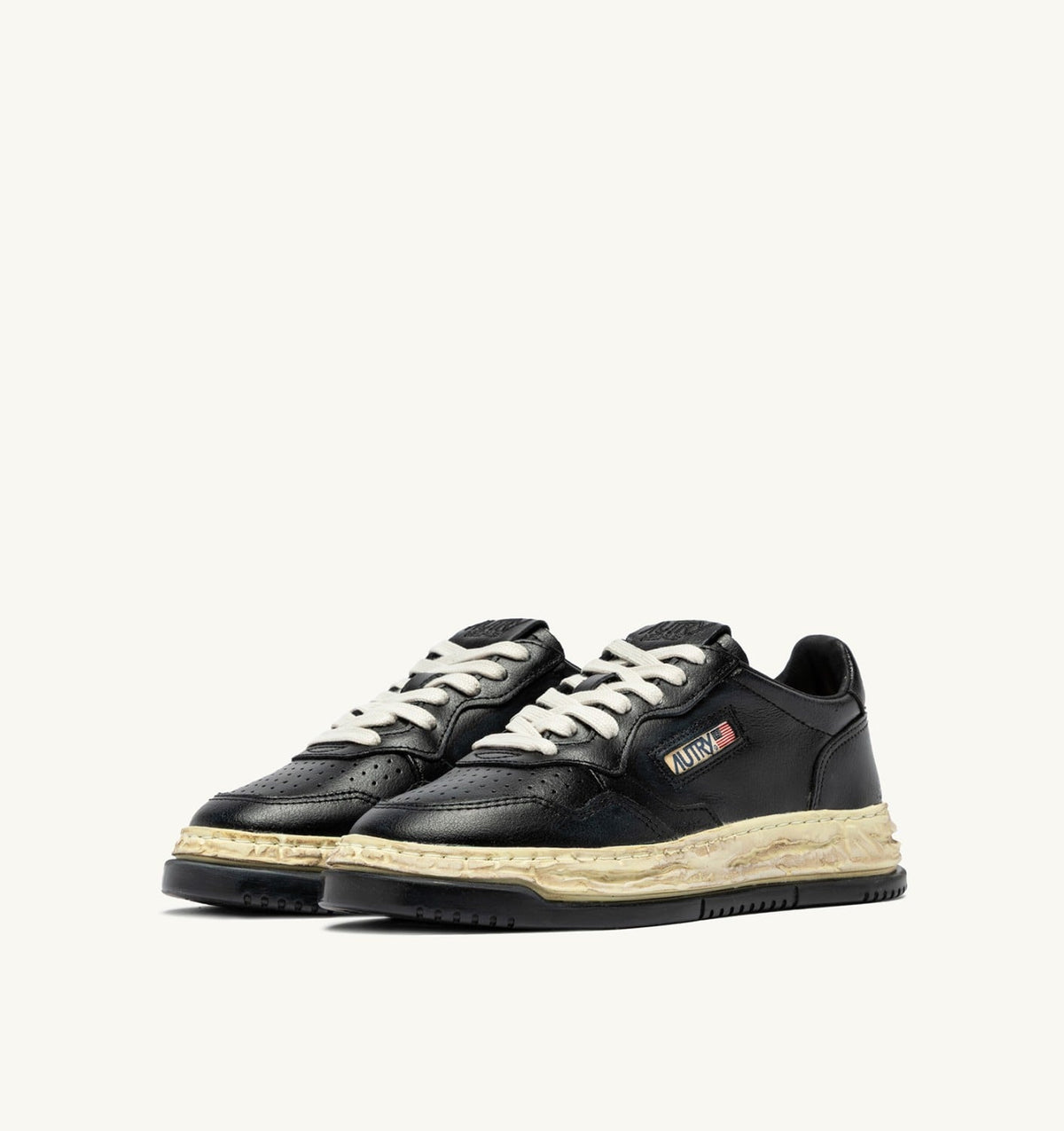 AUTRY Woman MEDALIST LOW SUPER VINTAGE 'Autry x Maison MIHARA YASUHIRO General Scale.' SNEAKERS IN BLACK LEATHER