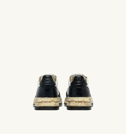 AUTRY Woman MEDALIST LOW SUPER VINTAGE 'Autry x Maison MIHARA YASUHIRO General Scale.' SNEAKERS IN WHITE AND BLACK LEATHER