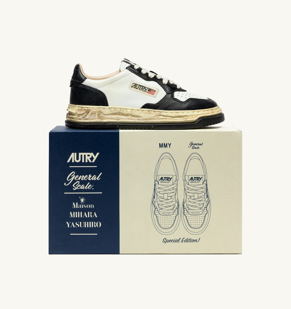 AUTRY Woman MEDALIST LOW SUPER VINTAGE 'Autry x Maison MIHARA YASUHIRO General Scale.' SNEAKERS IN WHITE AND BLACK LEATHER