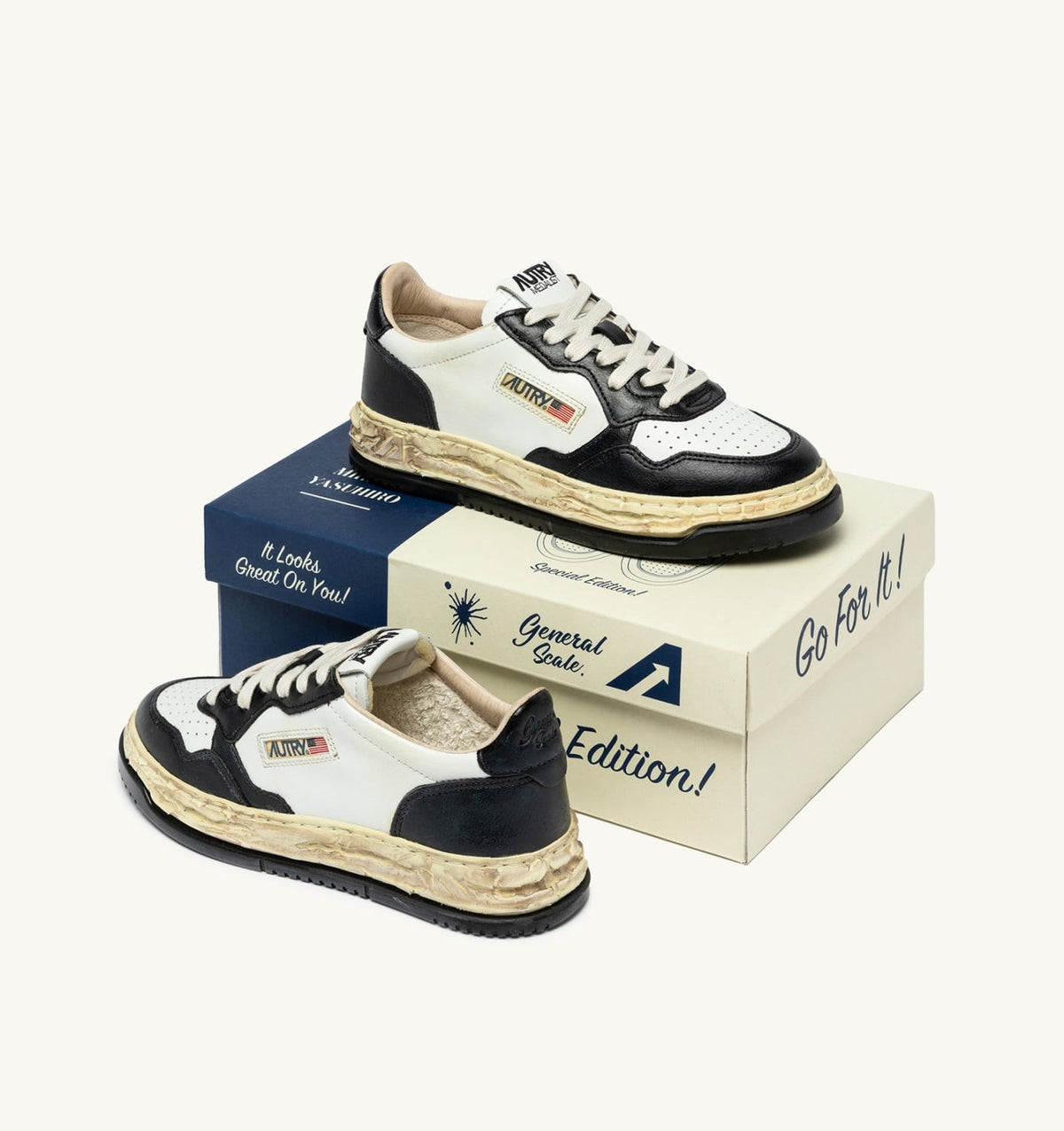 AUTRY Woman MEDALIST LOW SUPER VINTAGE 'Autry x Maison MIHARA YASUHIRO General Scale.' SNEAKERS IN WHITE AND BLACK LEATHER