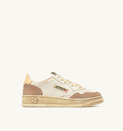 AUTRY Woman MEDALIST LOW SUPER VINTAGE SNEAKERS IN WHITE AND PHARD LEATHER AND SUEDE