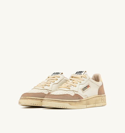 AUTRY Woman MEDALIST LOW SUPER VINTAGE SNEAKERS IN WHITE AND PHARD LEATHER AND SUEDE