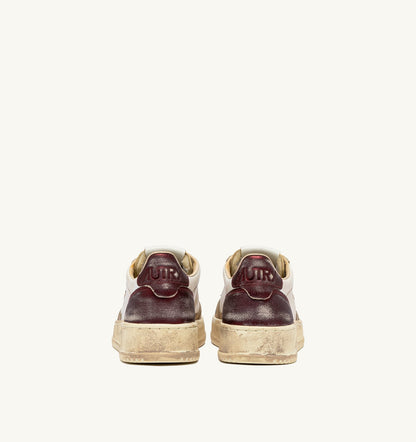 AUTRY Woman MEDALIST LOW SUPER VINTAGE SNEAKERS IN PLATINUM AND VIOLET BRUSHED LEATHER