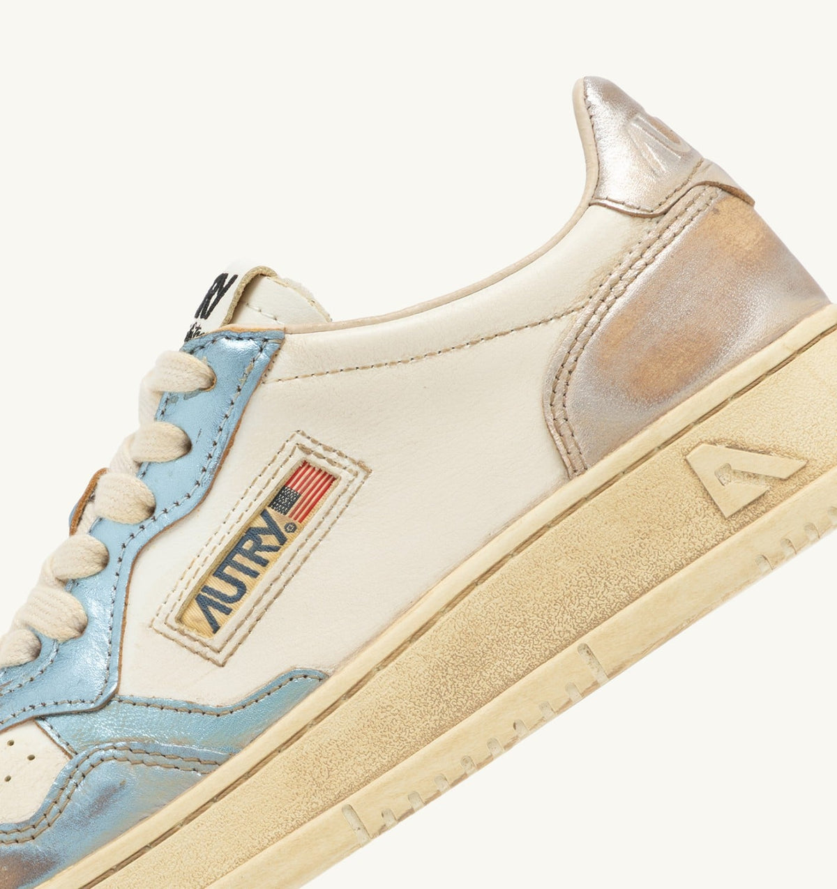 AUTRY Woman MEDALIST LOW SUPER VINTAGE SNEAKERS IN SILVER AND BLUE LEATHER