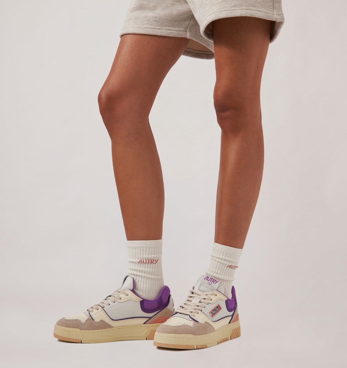 AUTRY Woman SNEAKERS CLC LOW IN WHITE SAND AND DEWBERRY LEATHER AND SUEDE
