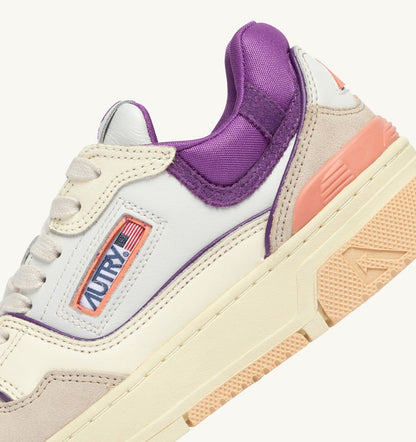 AUTRY Woman SNEAKERS CLC LOW IN WHITE SAND AND DEWBERRY LEATHER AND SUEDE