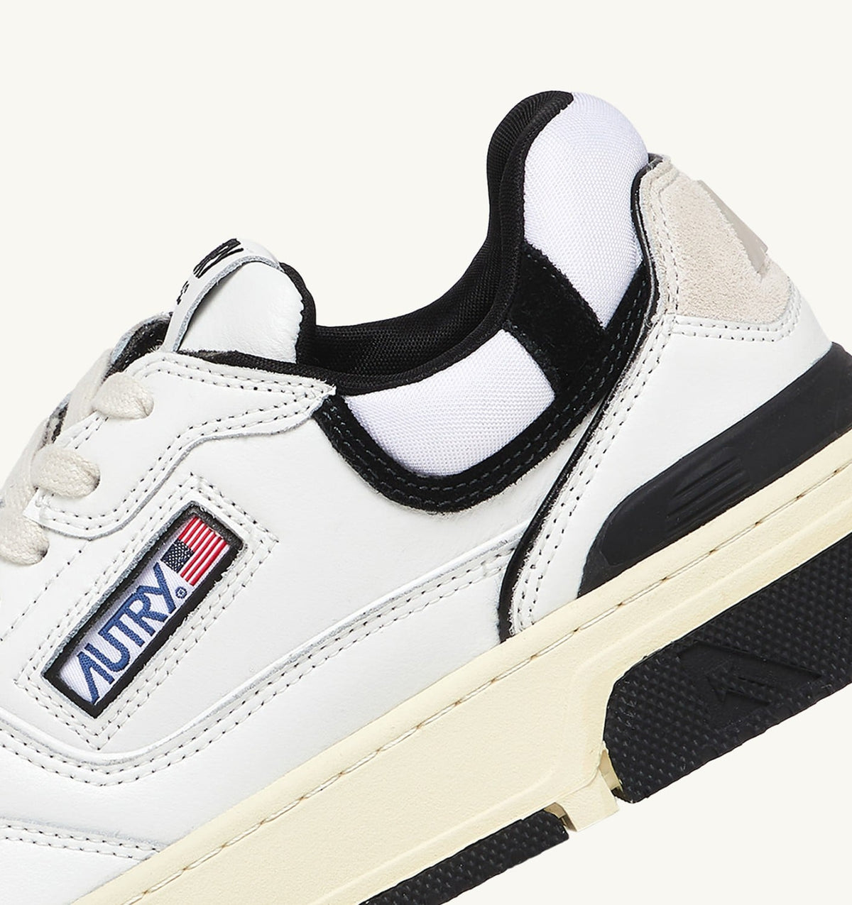 AUTRY Woman CLC LOW SNEAKERS IN WHITE LEATHER AND BLACK SUEDE