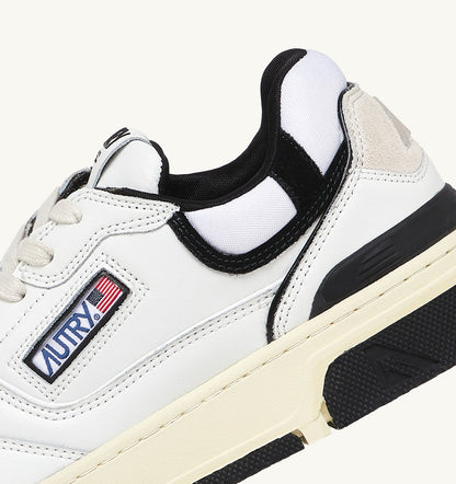 AUTRY Woman CLC LOW SNEAKERS IN WHITE LEATHER AND BLACK SUEDE