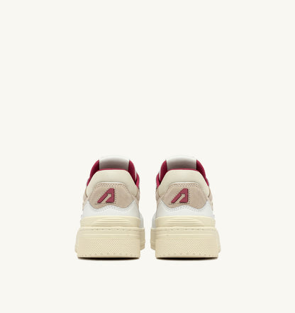 AUTRY Woman CLC LOW SNEAKERS IN WHITE LEATHER AND SAND SUEDE
