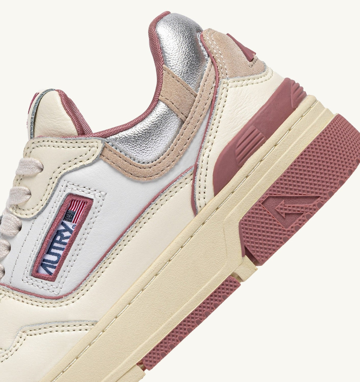 AUTRY Woman CLC LOW SNEAKERS IN WHISPER WHITE ASH ROSE AND SILVER LEATHER