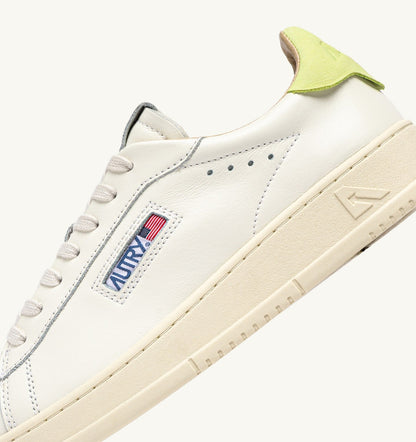 AUTRY Woman DALLAS LOW SNEAKERS IN DAIQUIRI GREEN AND MARSHMALLOW LEATHER