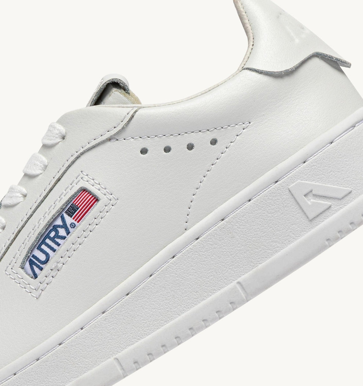 AUTRY Woman DALLAS LOW SNEAKERS IN WHITE LEATHER