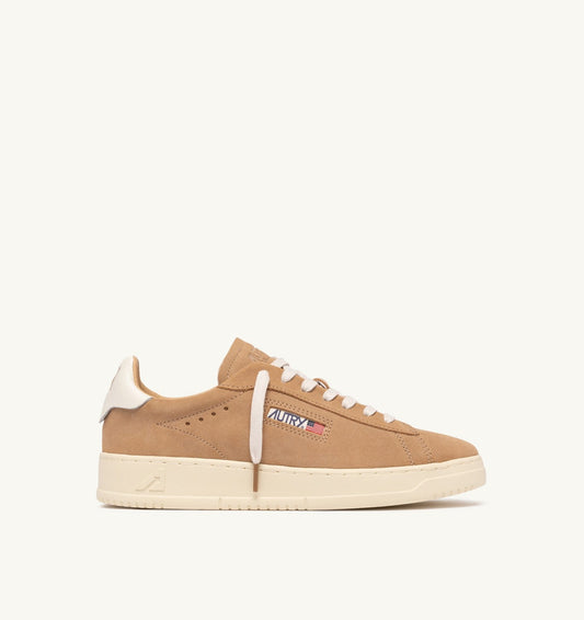 AUTRY Woman DALLAS LOW SNEAKERS IN PEANUT SUEDE