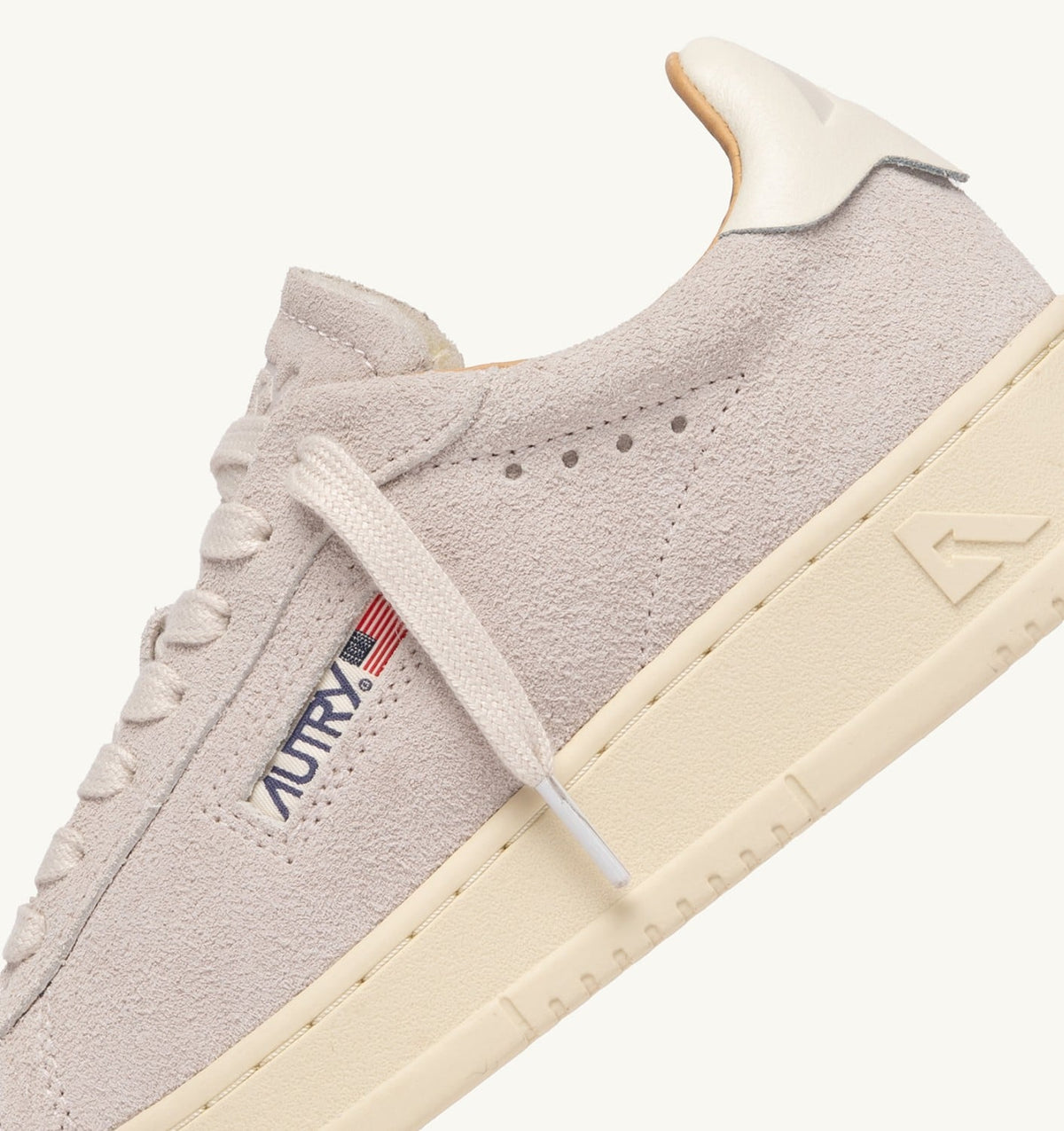 AUTRY Woman DALLAS LOW SNEAKERS IN WHITE SUEDE