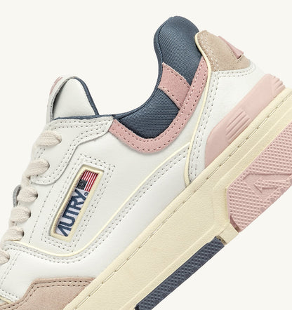AUTRY Woman CLC LOW SNEAKERS IN WHITE AND PEACH WHIP LEATHER SUEDE