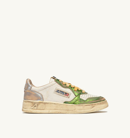 AUTRY Woman MEDALIST LOW SUPER VINTAGE SNEAKERS IN GUN AND GREEN LEATHER