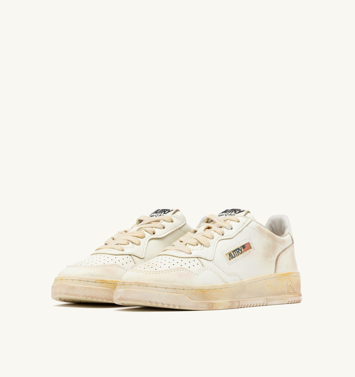 AUTRY Woman MEDALIST LOW SUPER VINTAGE SNEAKERS IN WHITE LEATHER