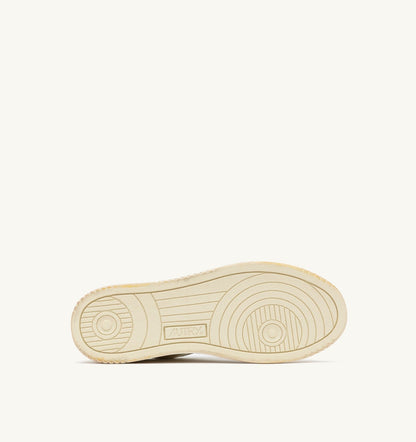 AUTRY Woman MEDALIST LOW SUPER VINTAGE SNEAKERS IN WHITE LEATHER