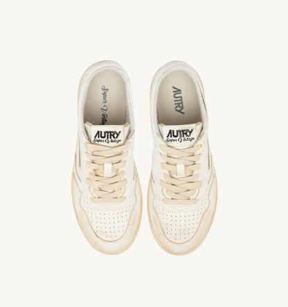 AUTRY Woman MEDALIST LOW SUPER VINTAGE SNEAKERS IN WHITE LEATHER