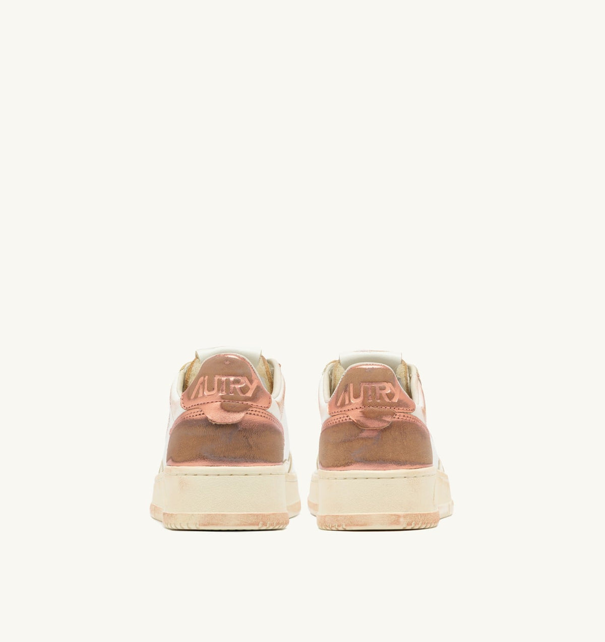 AUTRY Woman MEDALIST LOW SUPER VINTAGE SNEAKERS IN WHITE SALMON AND VANILLA LEATHER