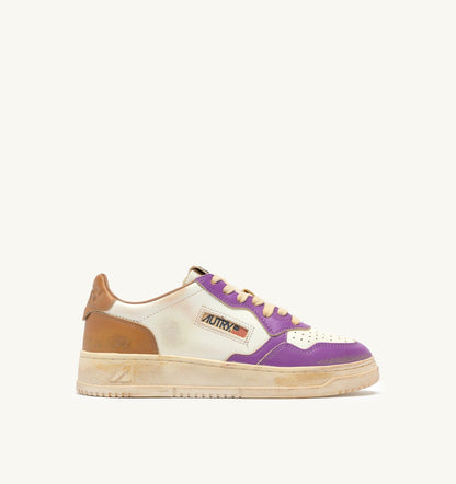 AUTRY Woman MEDALIST LOW SUPER VINTAGE SNEAKERS IN WHITE APPLE CINNAMON AND DEWBERRY LEATHER