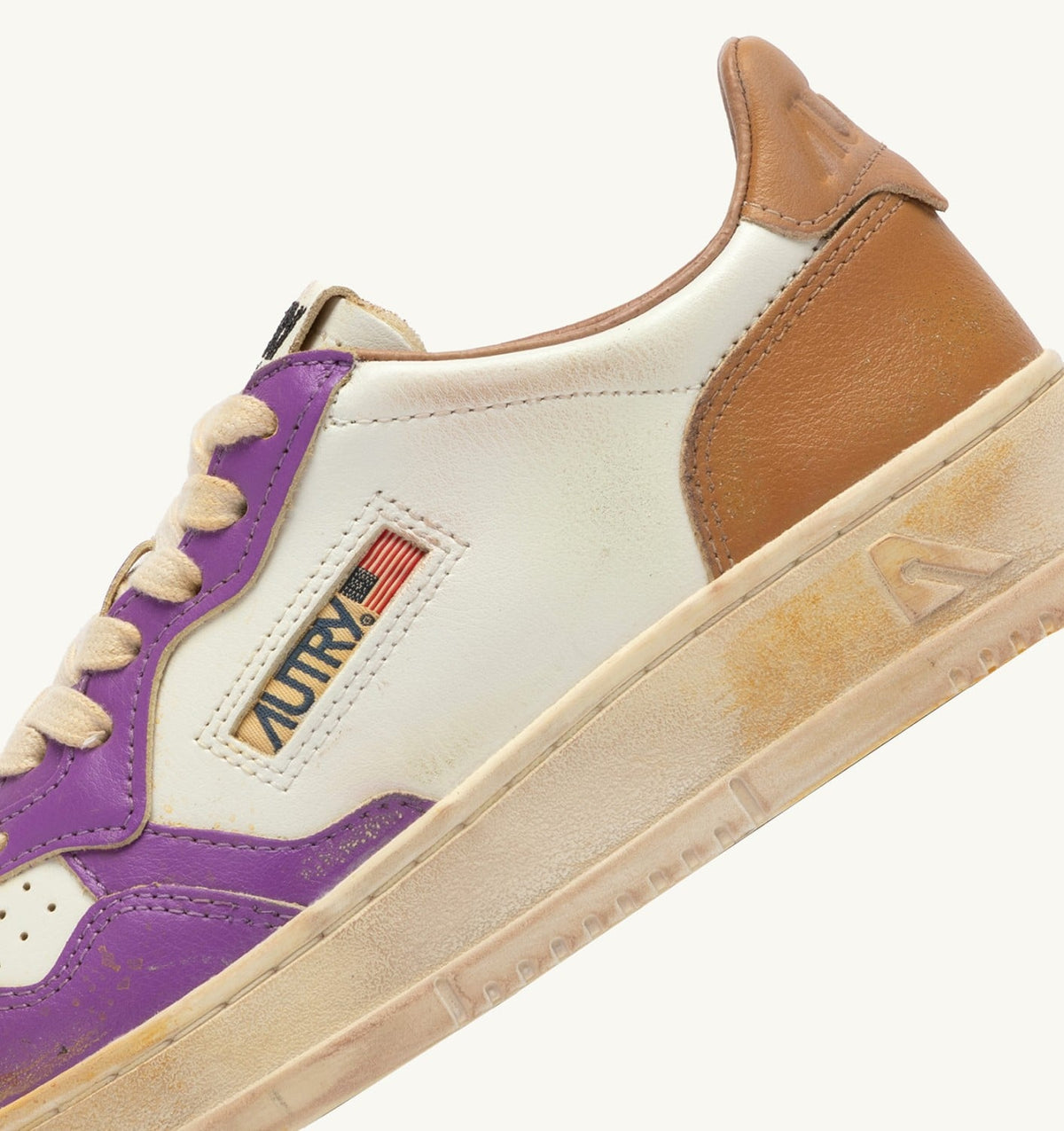 AUTRY Woman MEDALIST LOW SUPER VINTAGE SNEAKERS IN WHITE APPLE CINNAMON AND DEWBERRY LEATHER