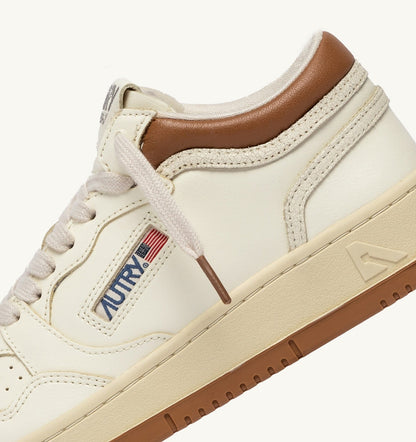 AUTRY Woman MED-WAY SNEAKERS IN LEATHER COLOR MARSHMALLOW AND BROWN SUGAR