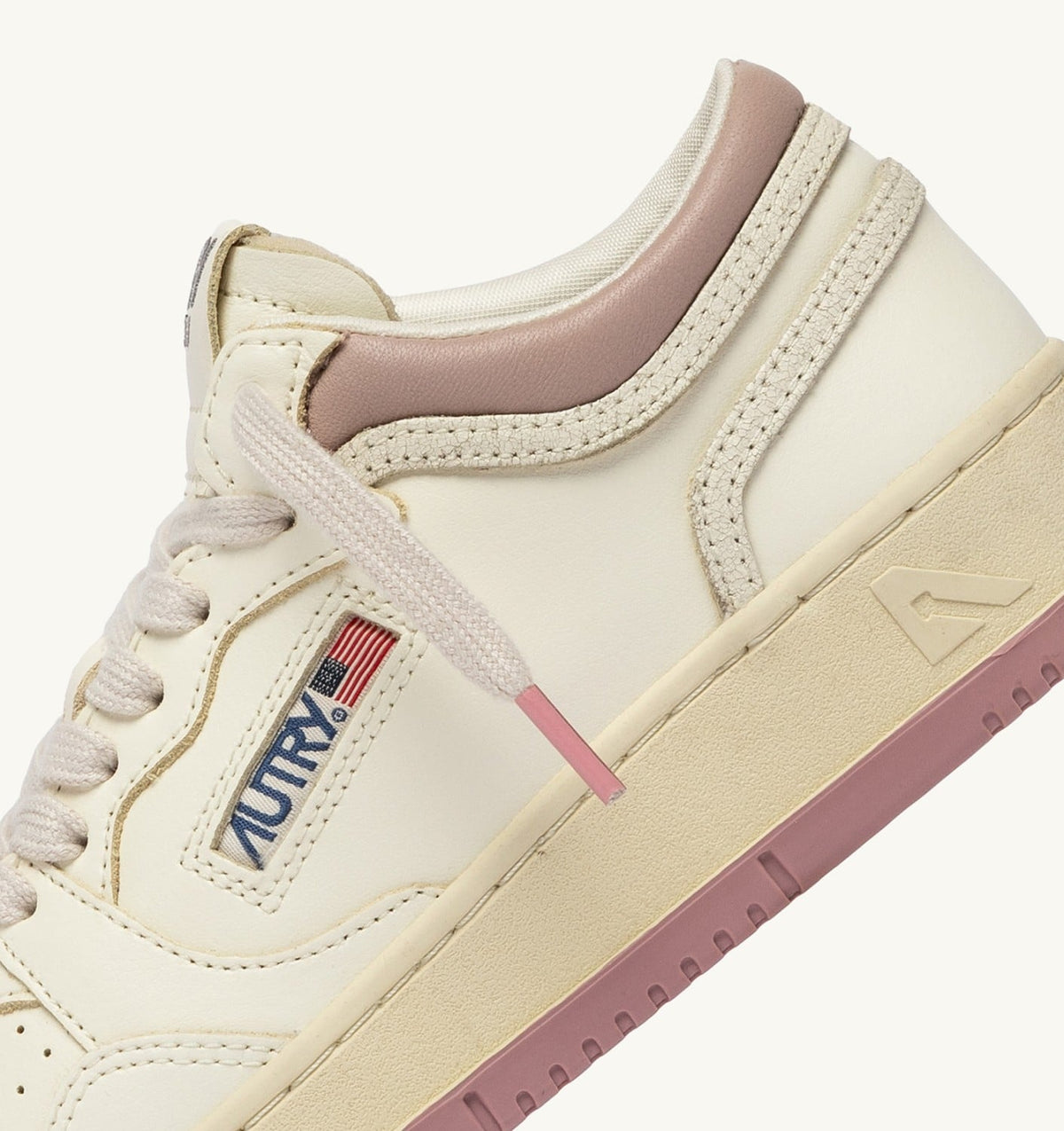 AUTRY Woman MED-WAY SNEAKERS IN LEATHER COLOR MARSHMALLOW AND ZEPHYR