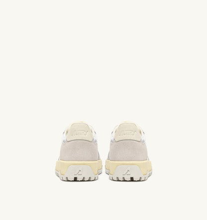 AUTRY Woman WILDPACE LOW SNEAKERS IN WHITE AND MARSHMALLOW DRAGON MESH AND SUEDE