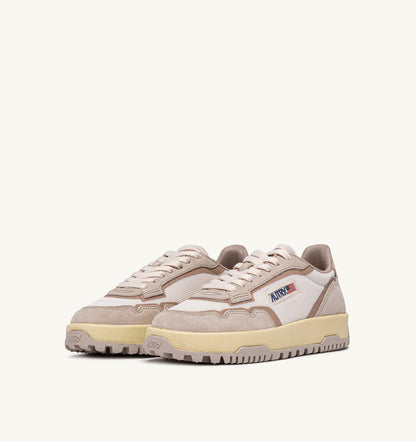 AUTRY Woman WILDPACE LOW SNEAKERS IN WHISPER WHITE AND SAND DRAGON MESH AND SUEDE